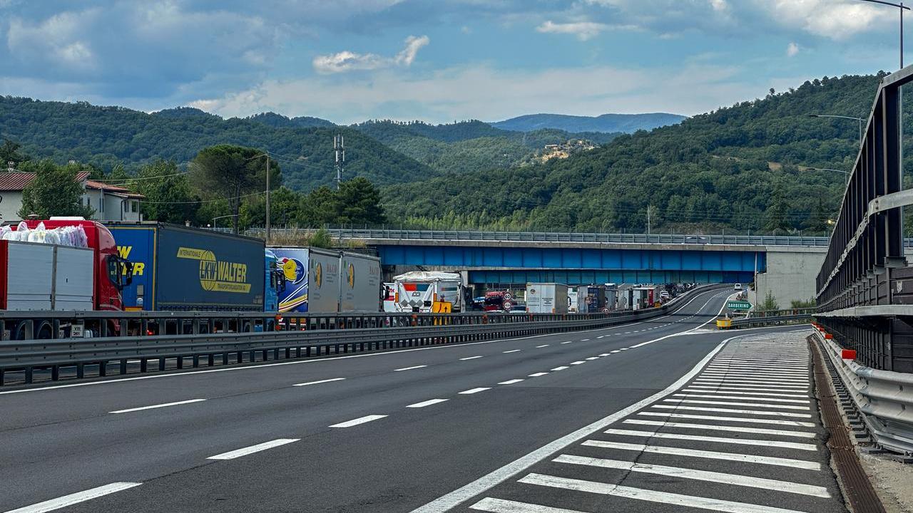 La fila in A1 per l'incidente mortale