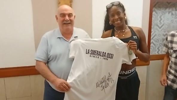 La regina del volley Miriam Sylla alla Smeralda Ossi