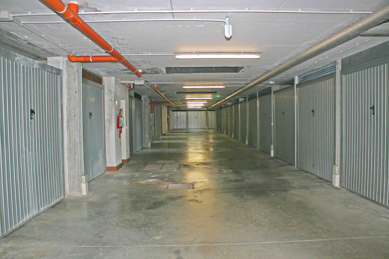 Ferrara, parcheggio trascurato da 17 anni e garage interrati in malora