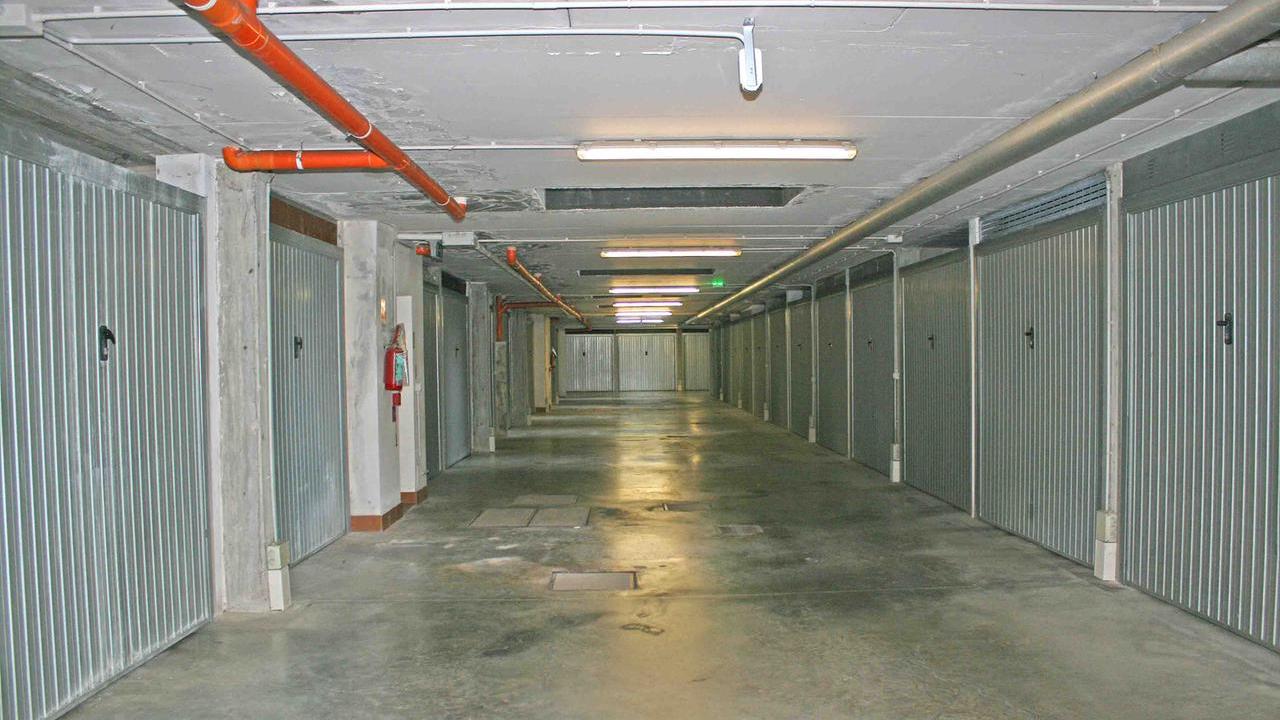 Ferrara, parcheggio trascurato da 17 anni e garage interrati in malora