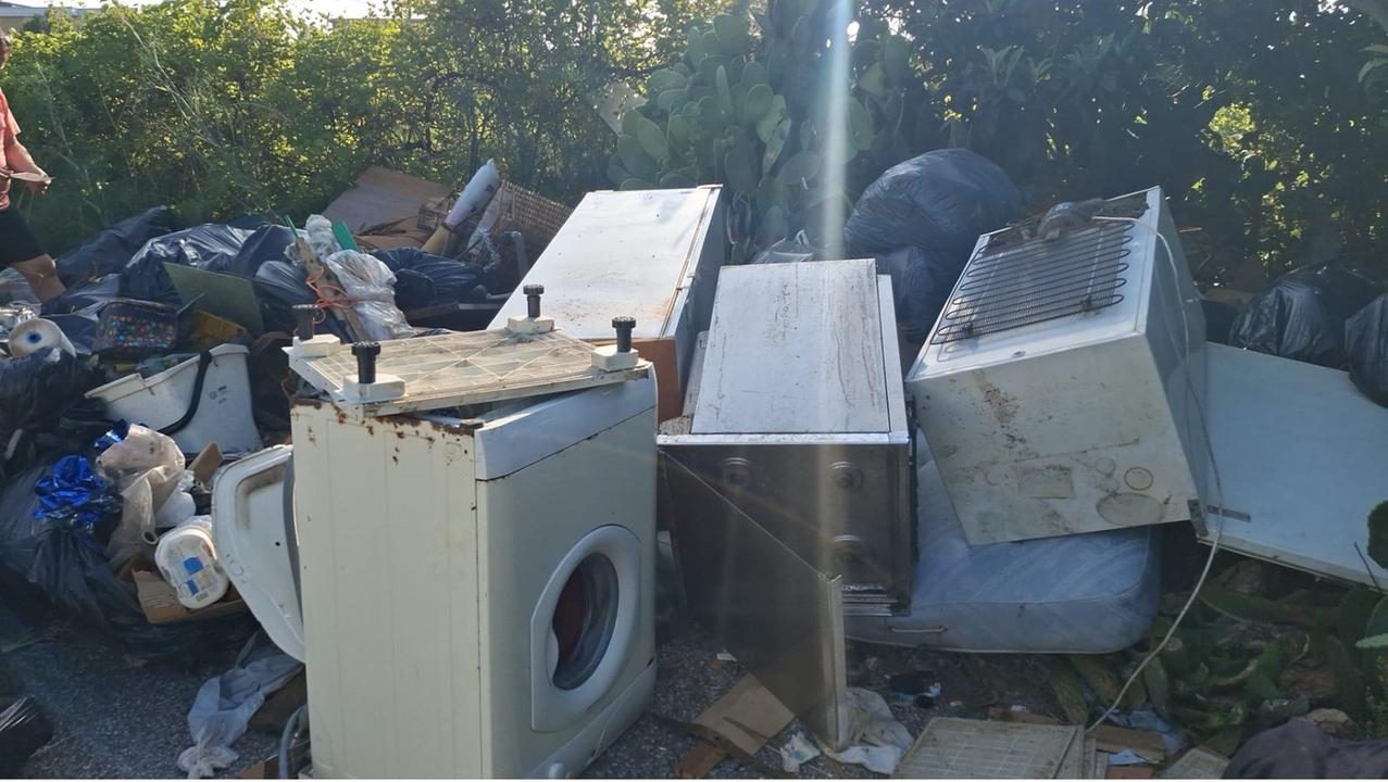 Alcuni dei rifiuti abbandonati