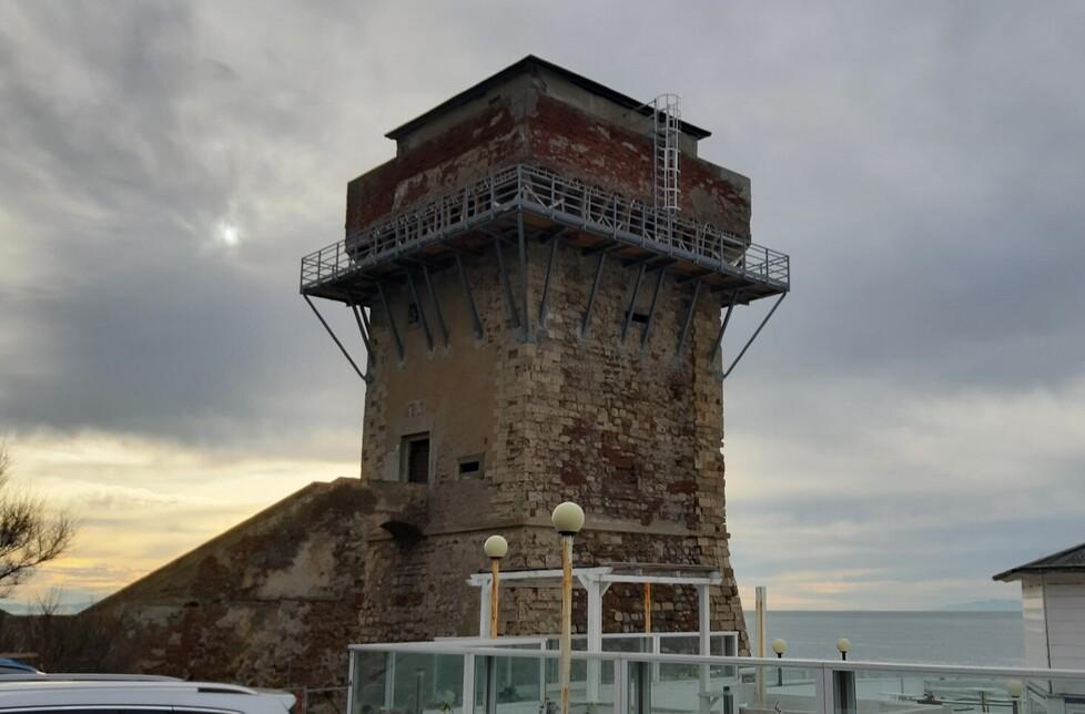 Livorno e la nuova vita della Torre di Calafuria: ecco chi può fare domanda per utilizzarla e le agevolazioni