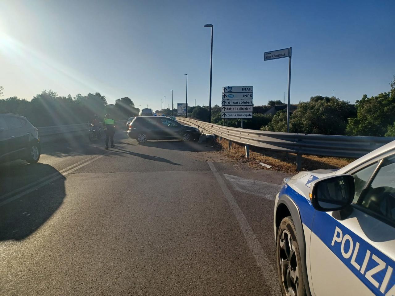 Olbia, perde il controllo dell’auto e si schianta sul guardrail