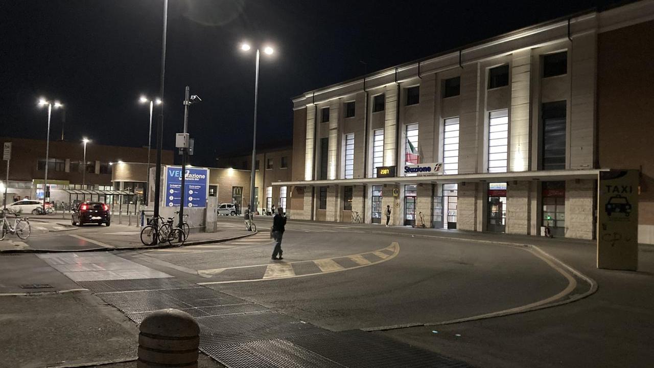 Rapinata a 17 anni in via Turri mentre era con le amiche: «Ora abbiamo paura»