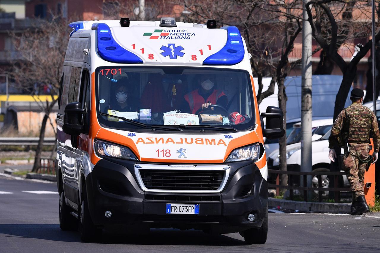 
	Un'ambulanza<em> (foto La Presse)</em>


