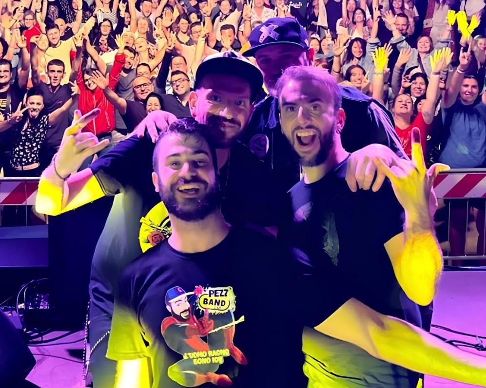 Notte Bianca a Quattro Castella con la Pezza Band con le canzoni degli 883