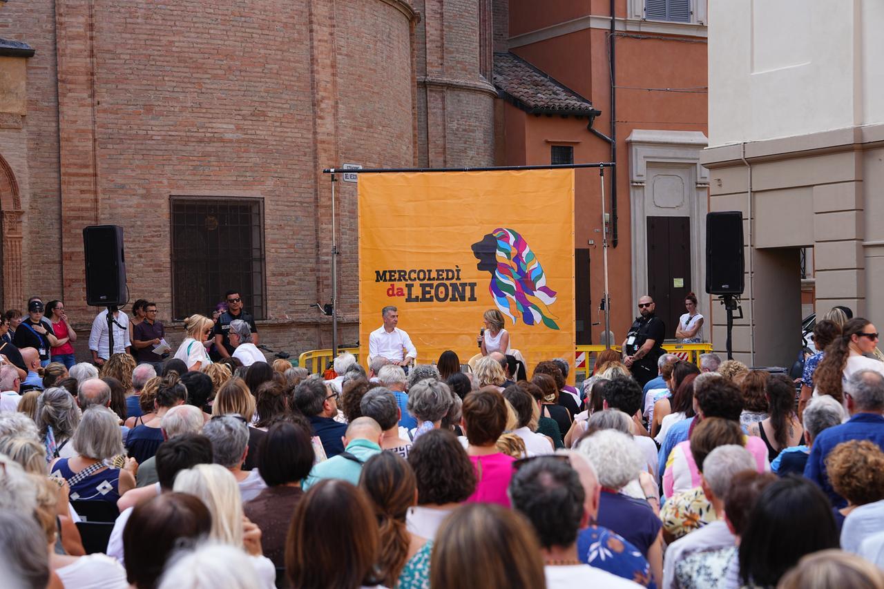 In tantissimi per Gino Cecchettin: «Non c’è giorno in cui non pensi a Giulia, faccio questo perché non voglio che altri  provino questo dolore»