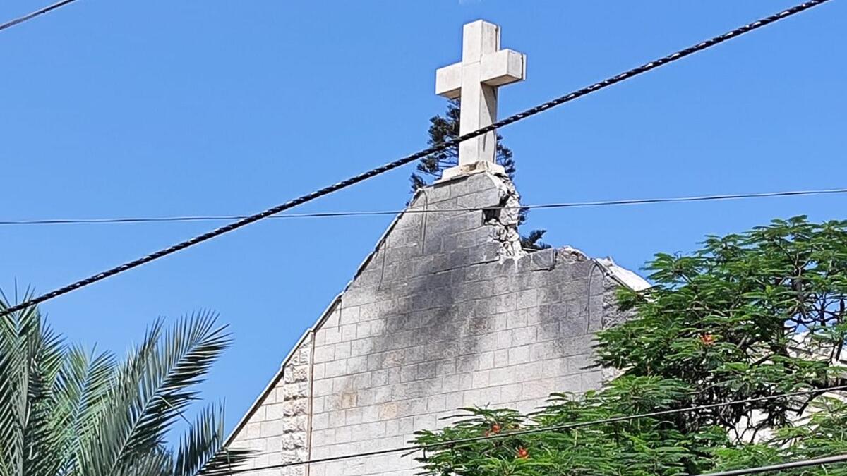 La chiesa bombardata (foto Lapresse)