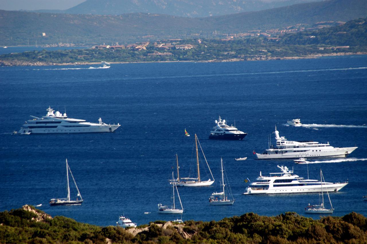 Yacht nella rada di Cala di Volpe