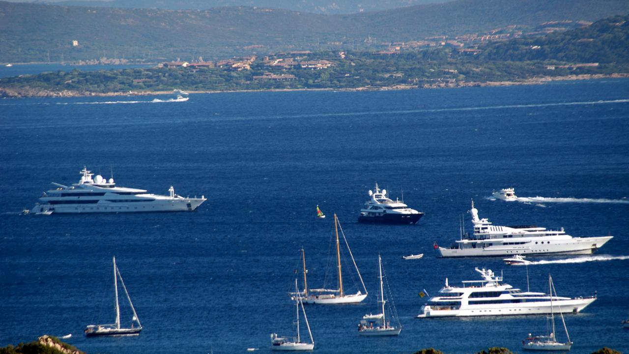 Yacht nella rada di Cala di Volpe