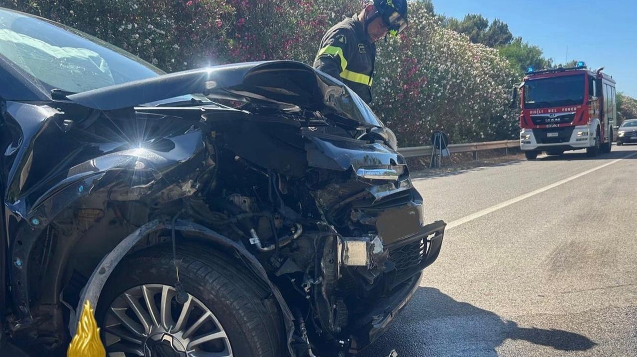 Frontale tra due auto a Porto Torres, tre feriti