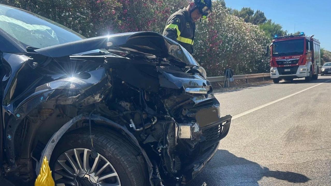 Frontale tra due auto a Porto Torres, tre feriti