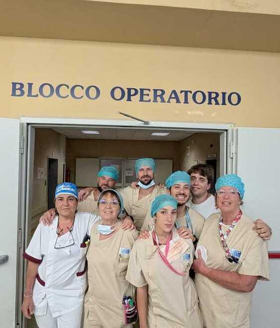 Livorno, al lavoro in sala operatoria per 84 ore: «Grande dedizione e professionalità»<br>

