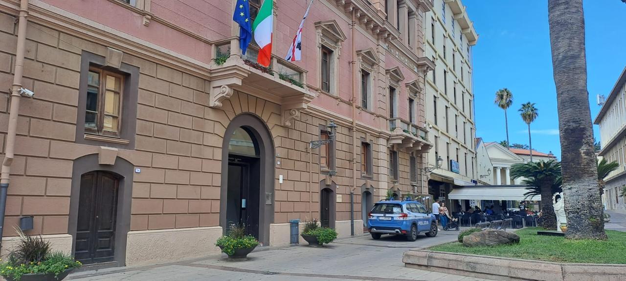 Molesta una minorenne e lei chiama il 112: bloccato e denunciato