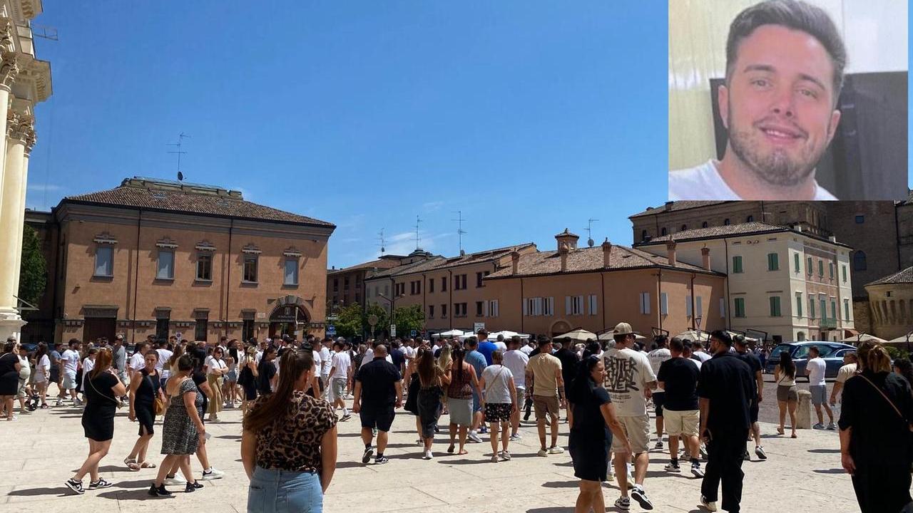 Tanti amici e colleghi ai funerali in Duomo a Carpi