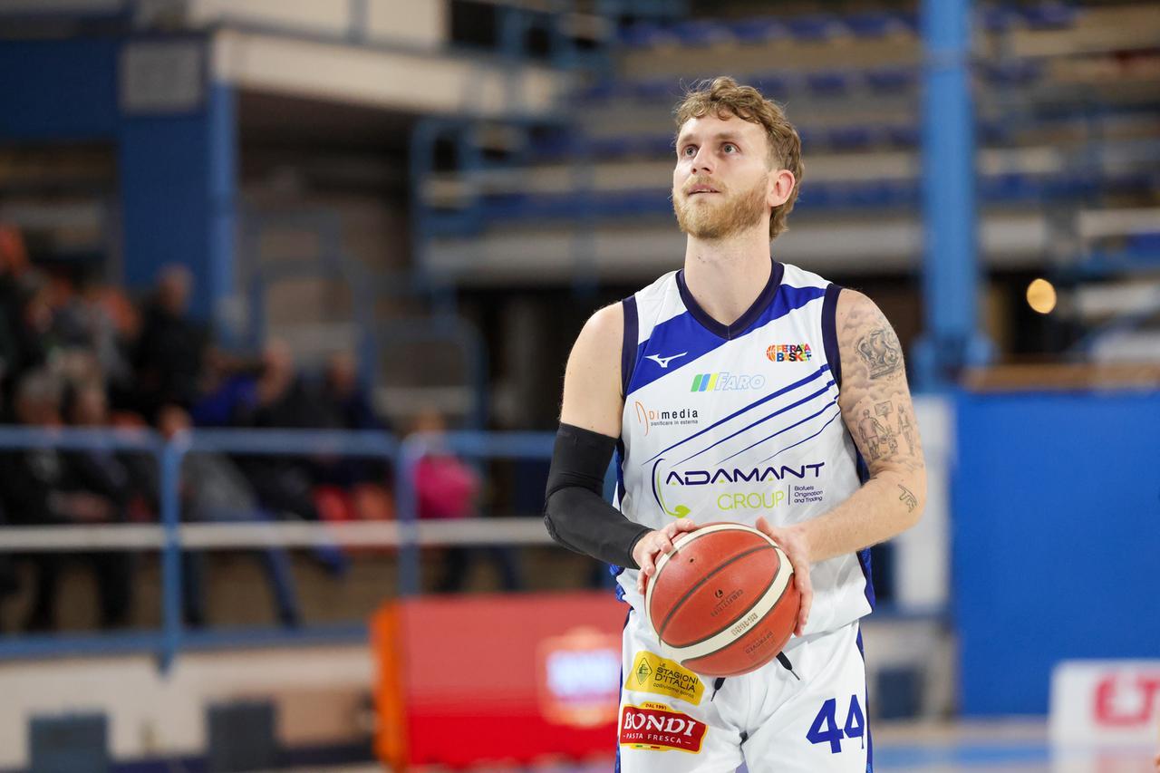 L’Adamant ritrova il suo cecchino. Davide Marchini resta biancoblù