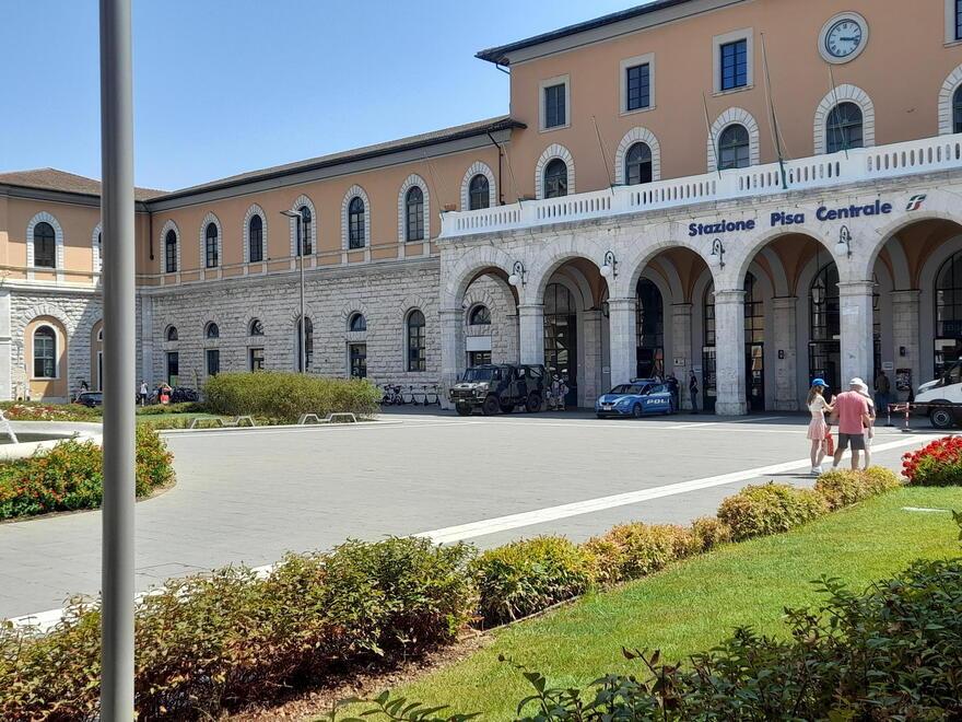 Mezzi militari e forze dell'ordine ieri pomeriggio