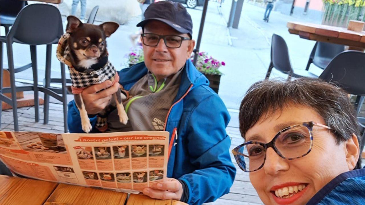 Gianluca Bianconi con la moglie Mery e il loro cane