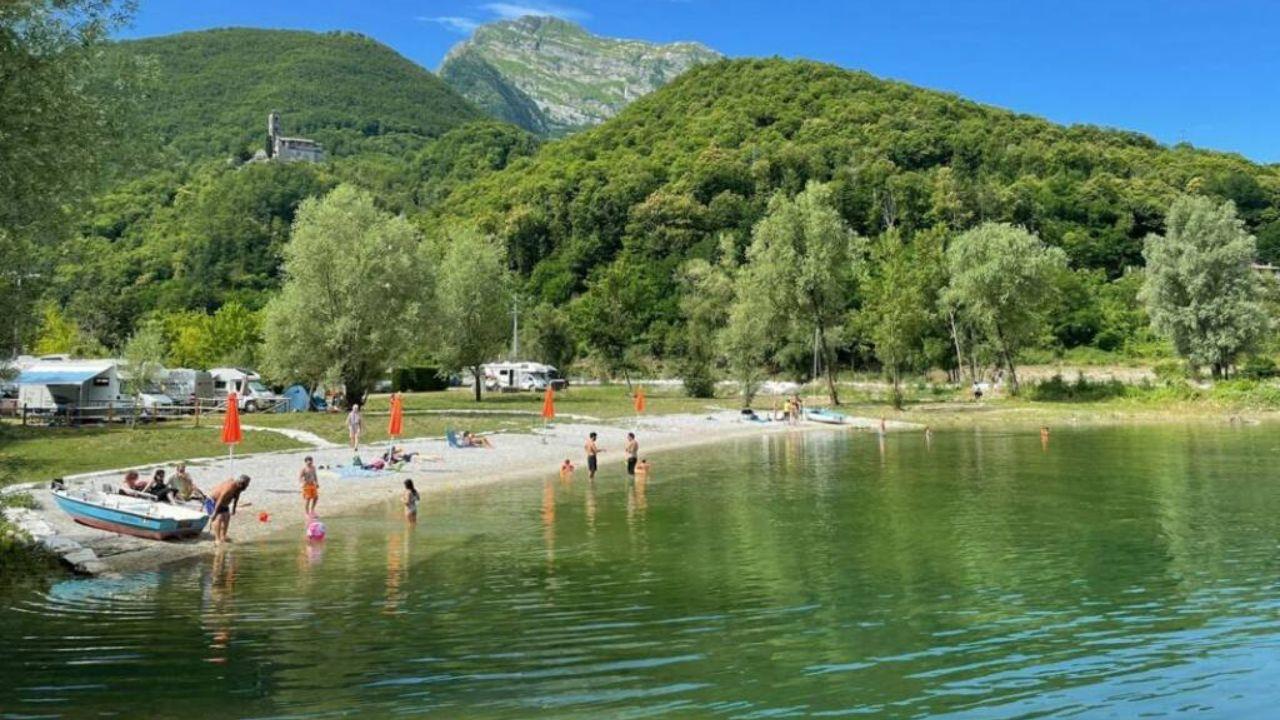 
	Uno scorcio del Lago di Gramolazzo

