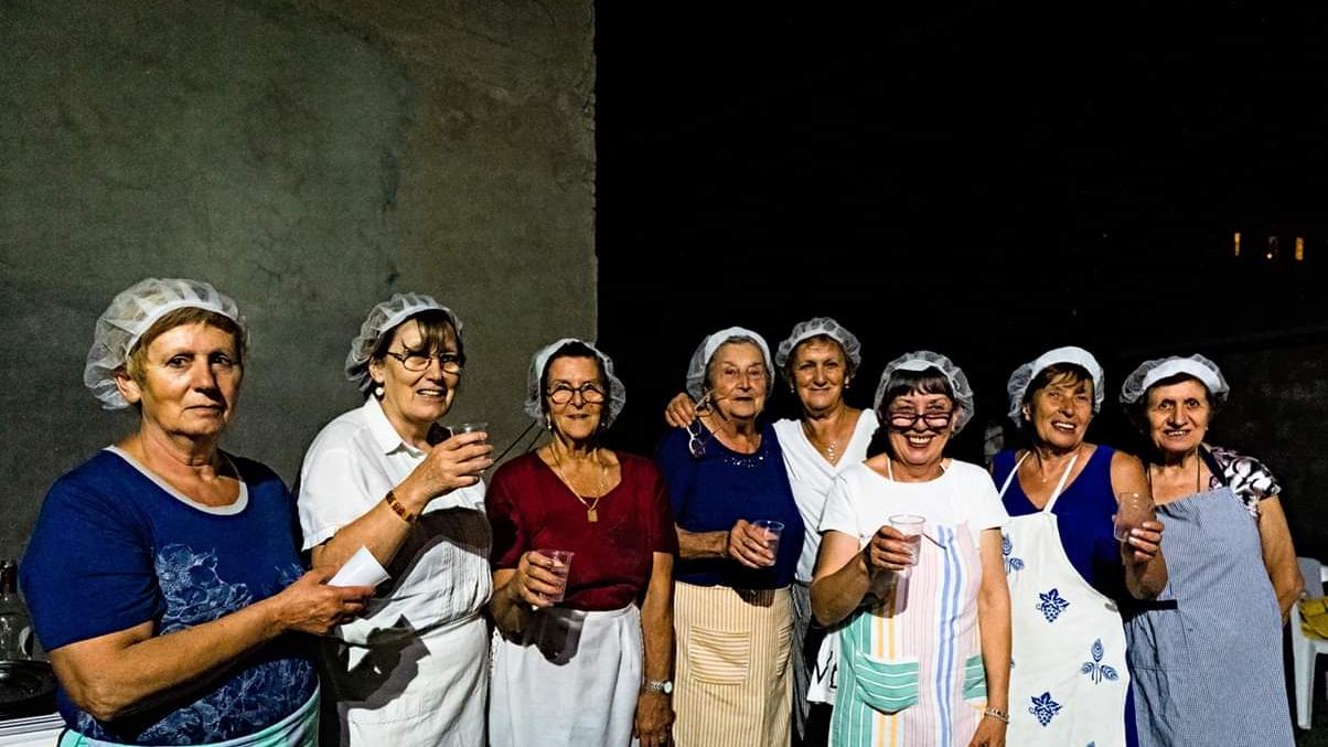 Gatta in festa con scarpazzone e Parmigiano Reggiano