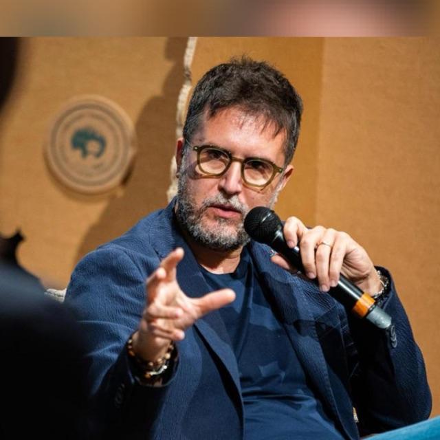 «Prima regola: lo smartphone non va regalato troppo presto»