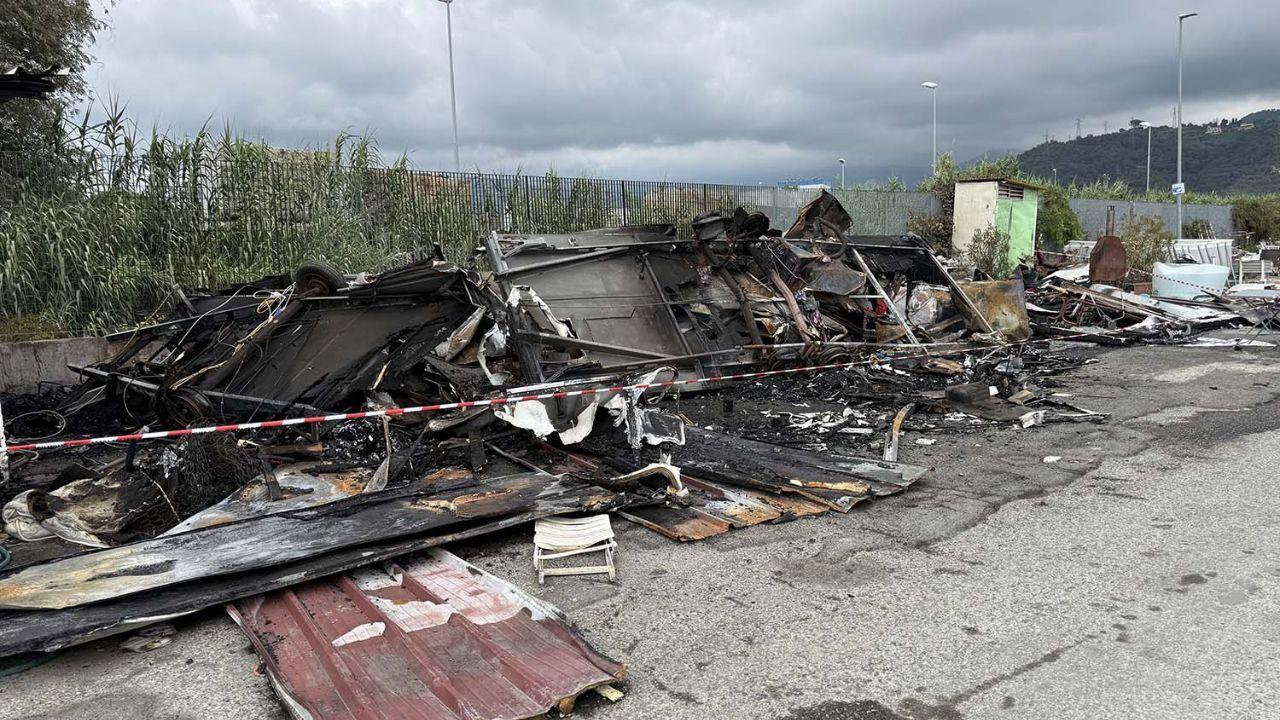 I danni provocati dalle fiamme (foto servizio Matelli/Cuffaro)