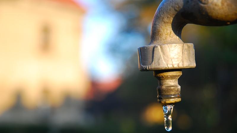 Acqua a singhiozzo in troppi paesi, esplode la protesta Barigadu