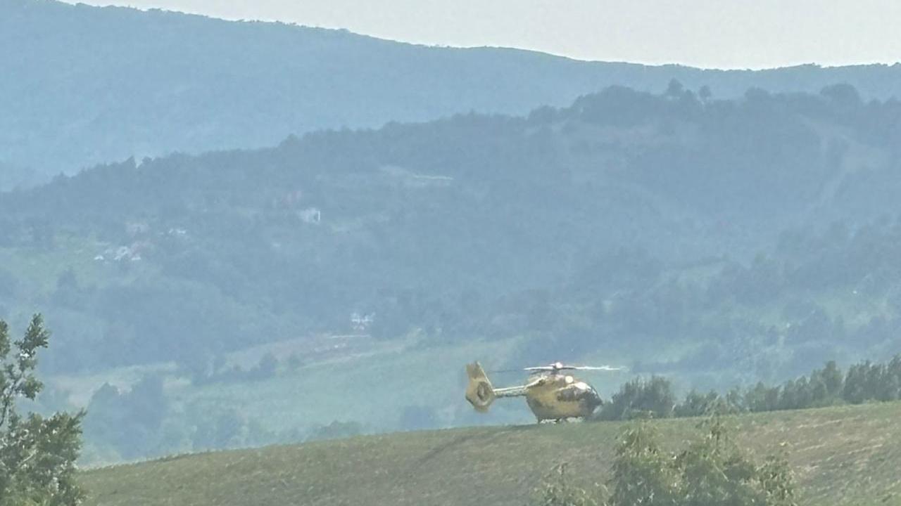 L'elicottero del 118 a Pavullo per soccorrere la donna caduta da cavallo