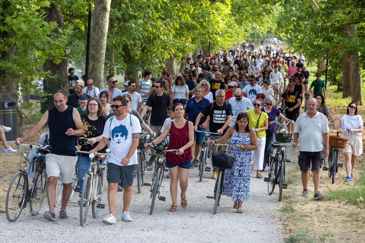 Ferrara, in tanti alla parata musicale per Federico Aldrovandi