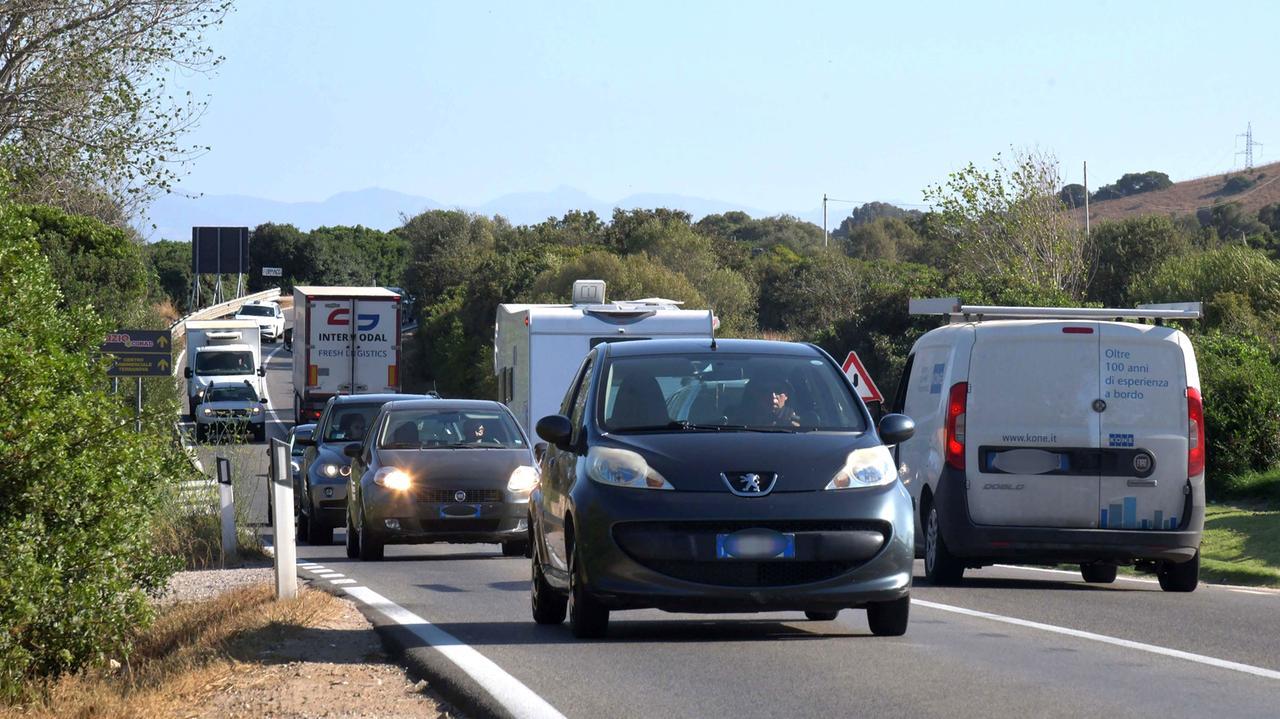 Curve, code e lavori mai partiti: la strada Olbia-Santa Teresa è un incubo