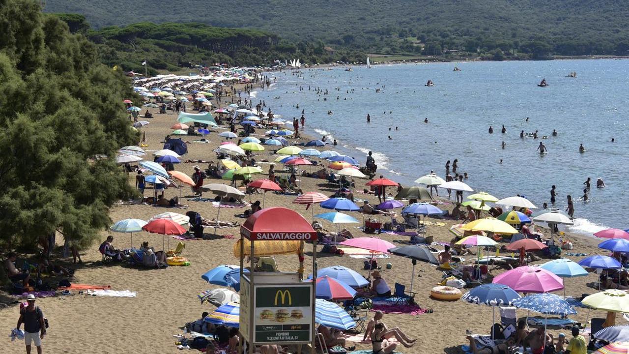 Uno scorcio della spiaggia di Baratti