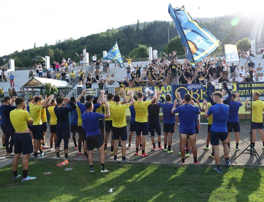 
	Il saluto della squadra ai tifosi

