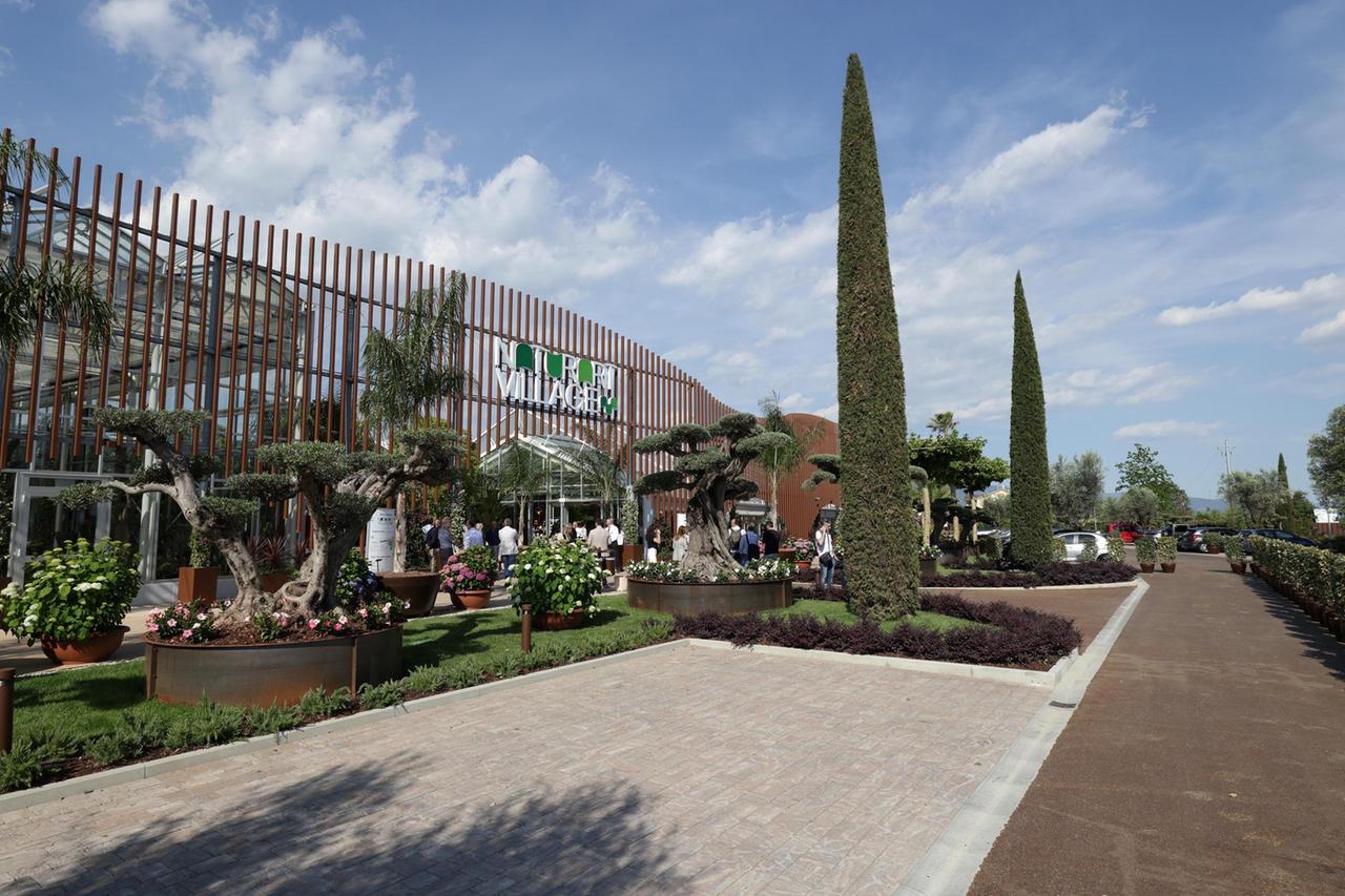 Niente barriera davanti al Naturart: “E’ illegale con una sola carreggiata”