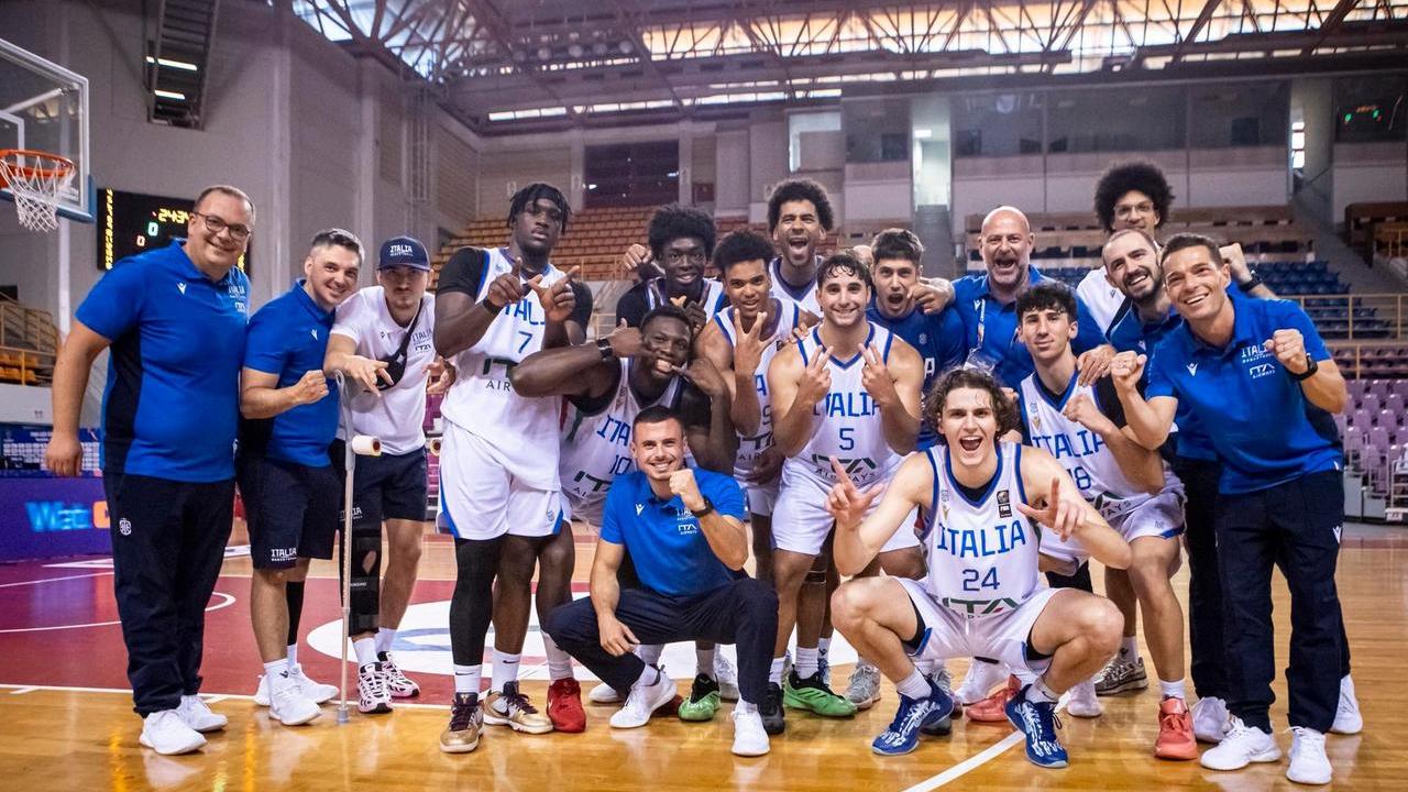 La nazionale Under 20 campione d'Europa con <strong>Stefano Trucchetti </strong>(al centro con il numero 5)