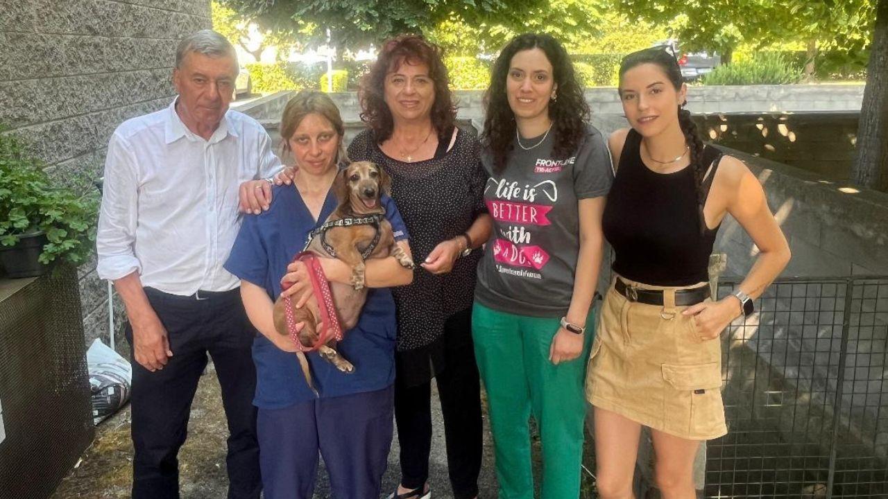 
	Il&nbsp;sindaco Pianigiani, Serena Torricelli e sua figlia insieme al personale sanitario

