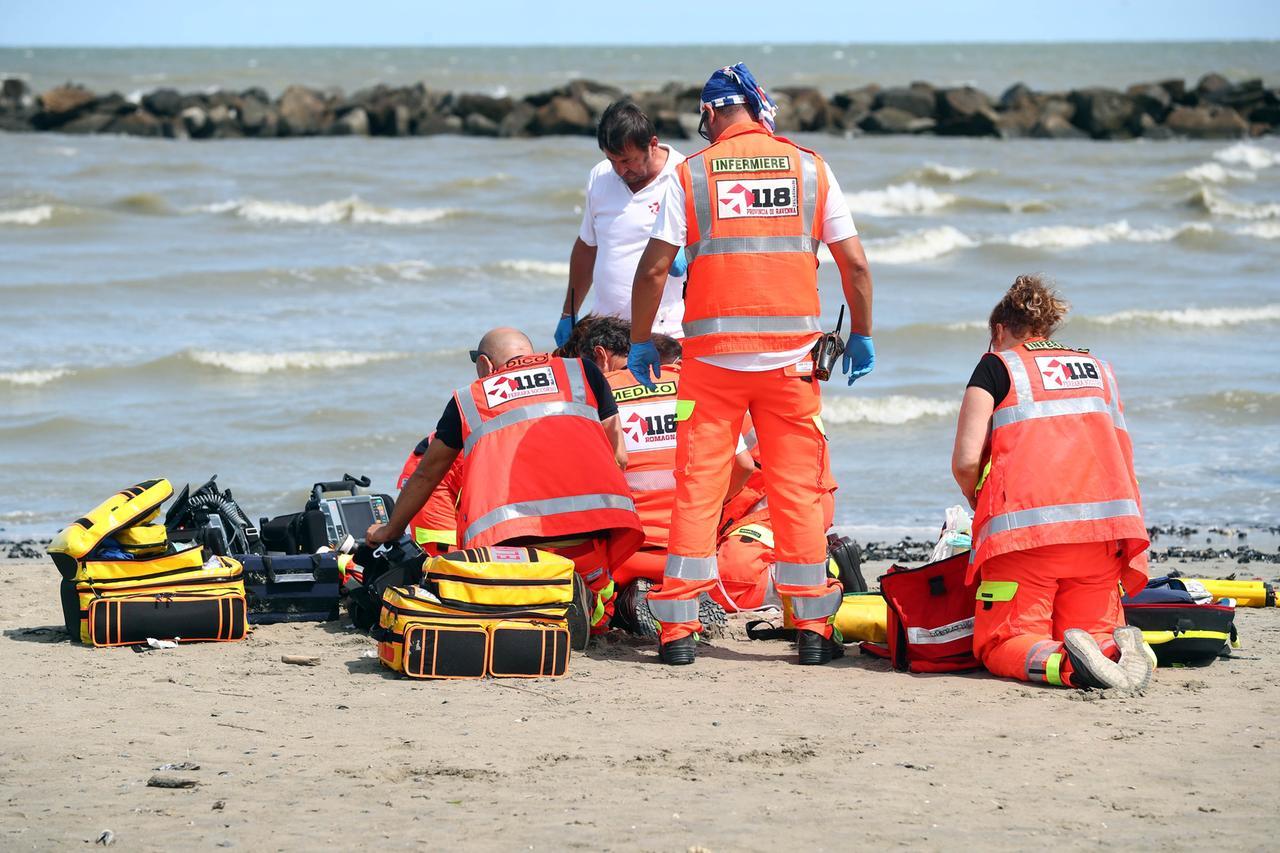 Malore durante il bagno in mare. Donna perde la vita a Lido Pomposa
