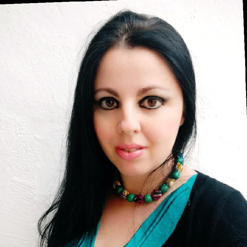 Valentina Greco cagliaritana vive a Sidi Bou Said in Tunisia