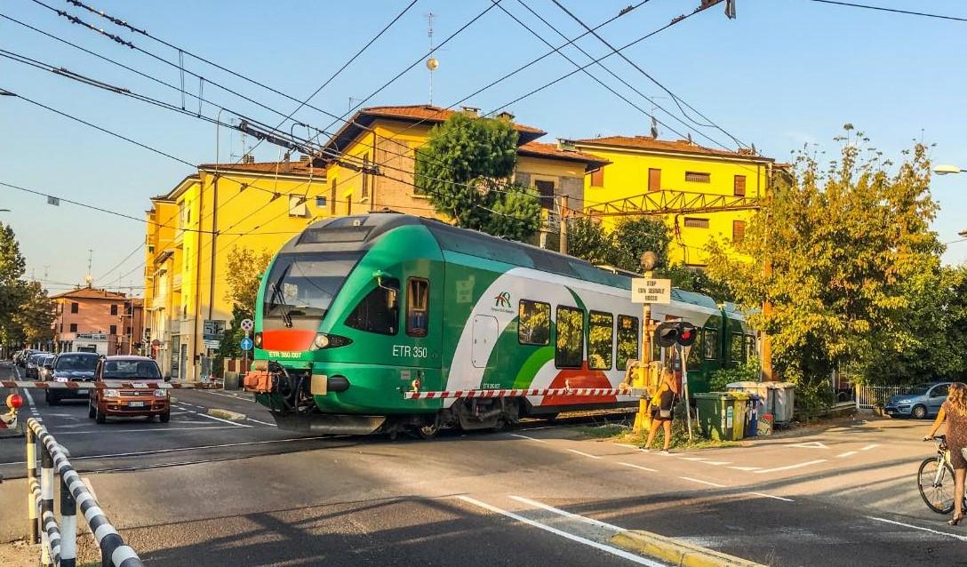 
	Il passaggio a livello del treno Gigetto

