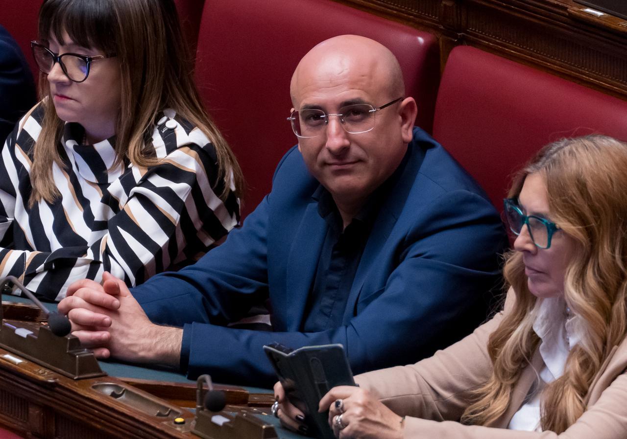 
	Emiliano Fenu nei banchi della Camera dei deputati

