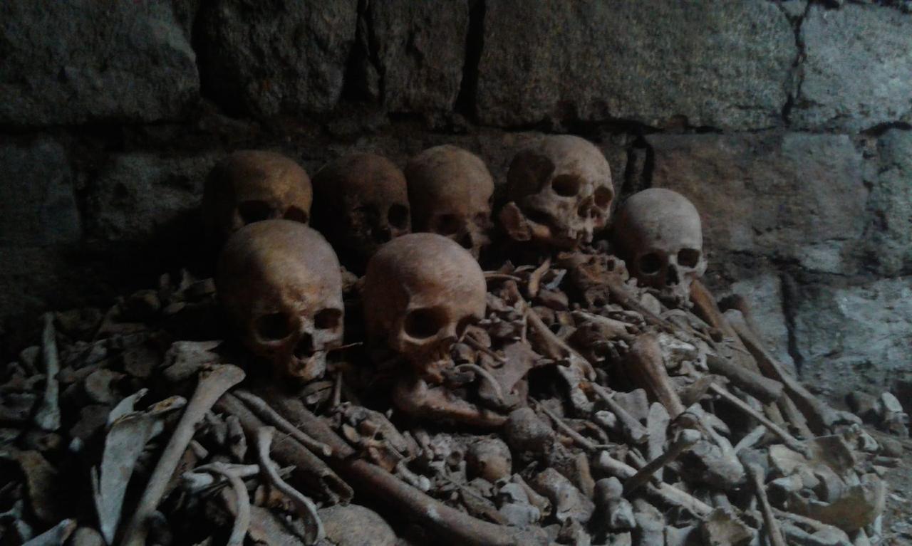 
	Le ossa conservate nel cimitero fino a pochi anni fa

