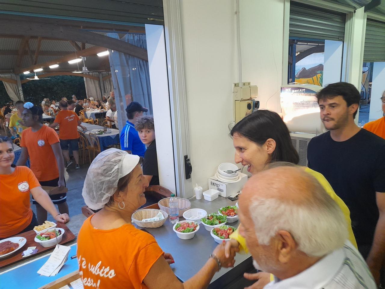 Pd Elly Schlein a Sant’Ilario: «Meloni deve avere il coraggio di dire al suo amico Trump che sui dazi si sbaglia»