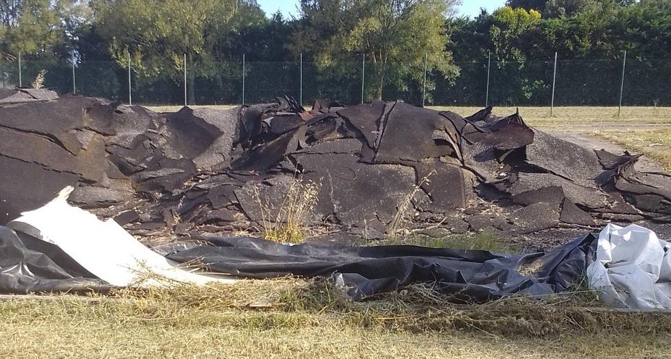A Jolanda, «rifiuti bituminosi esposti al meteo. E nessuno interviene»