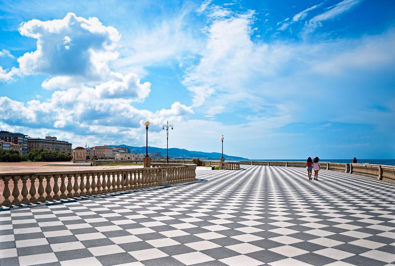 Livorno, la sua Terrazza come un quadro. Grazie a Francesco Del Santo