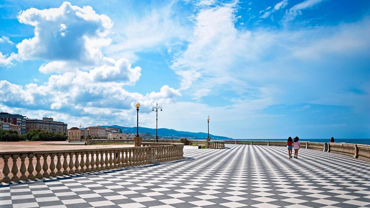 Livorno, la sua Terrazza come un quadro. Grazie a Francesco Del Santo