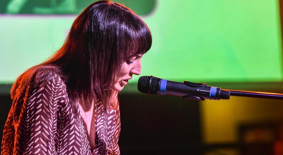 Il festival delle Alpi Apuane canta labronico: da Livorno Flavia Guidi strega la giuria del concorso<br type="_moz" />
