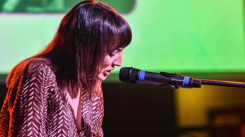 Il festival delle Alpi Apuane canta labronico: da Livorno Flavia Guidi strega la giuria del concorso<br type="_moz" />