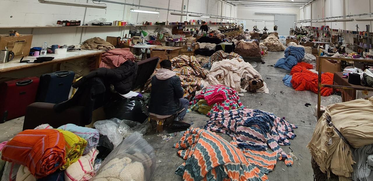 Prato, operai senza contratto: sospese quattro attività