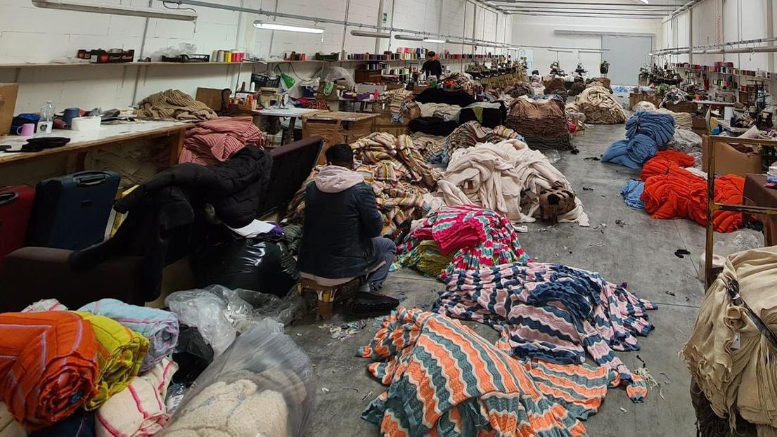 Prato, operai senza contratto: sospese quattro attività