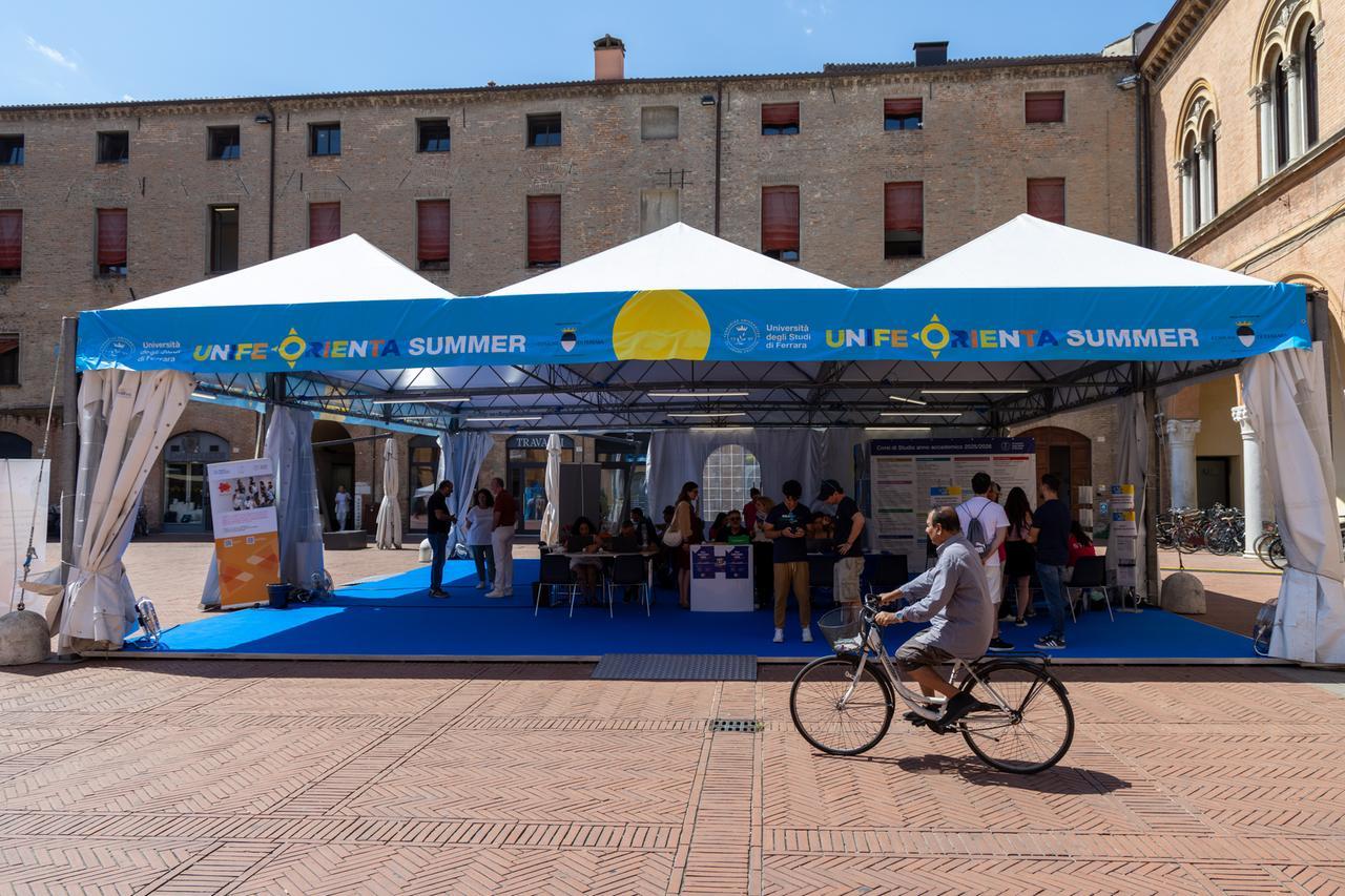 Il futuro in piazza. «Ferrara a misura d’uomo, Unife prima di Bologna»