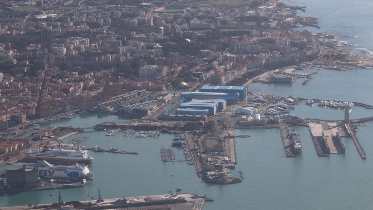 Il porto di Livorno (foto d'archivio)